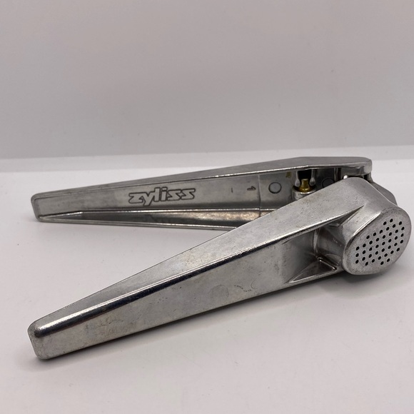 Zyliss Kitchen Vintage Susi Zyliss Swiss Garlic Press Cast Aluminum